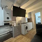 Duplex Studio 3 Minute Drive From Luton Airport