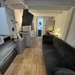 Duplex Studio 3 Minute Drive From Luton Airport