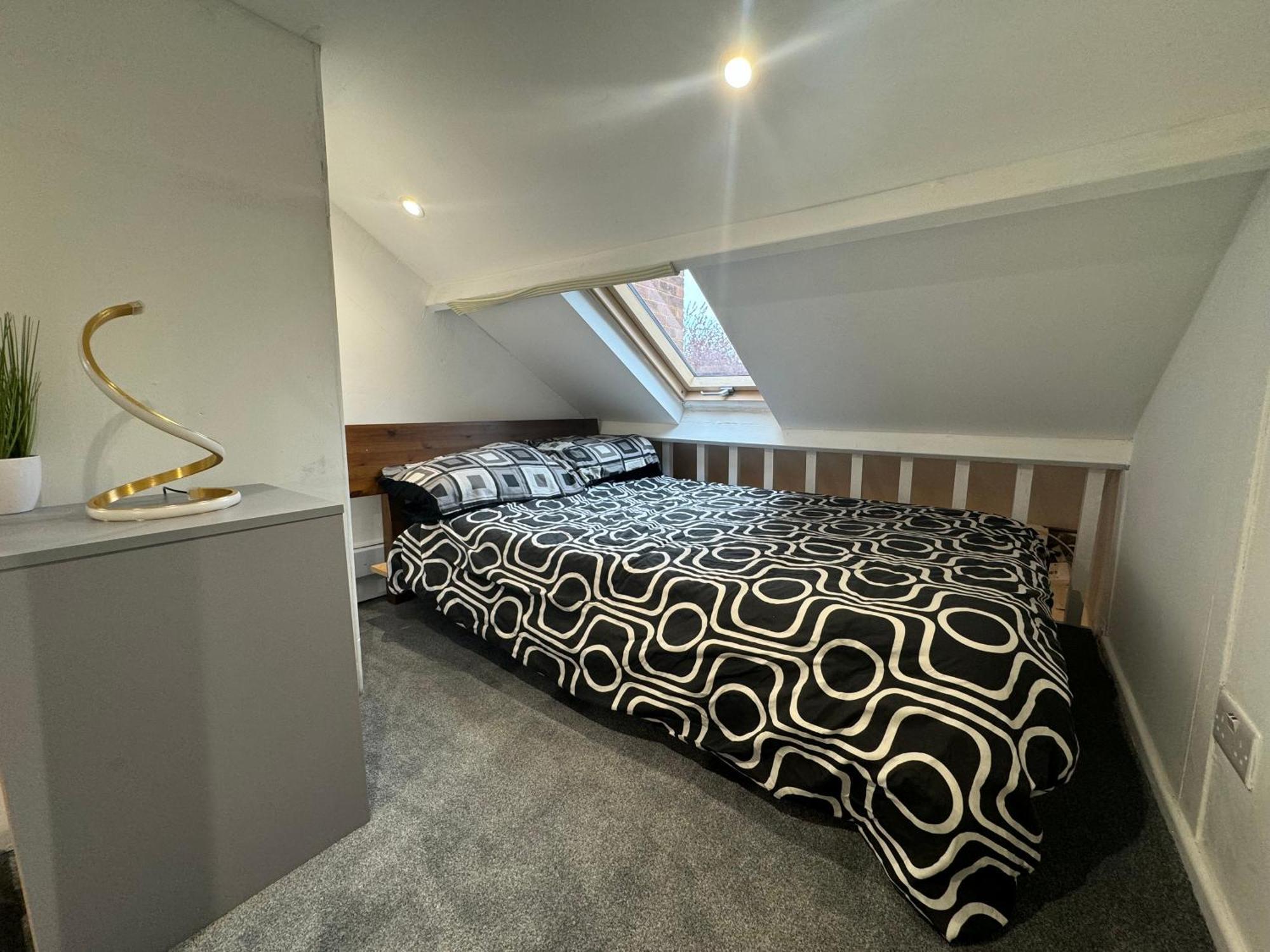 Apartment Duplex 3 Minute Drive From Luton Airport *